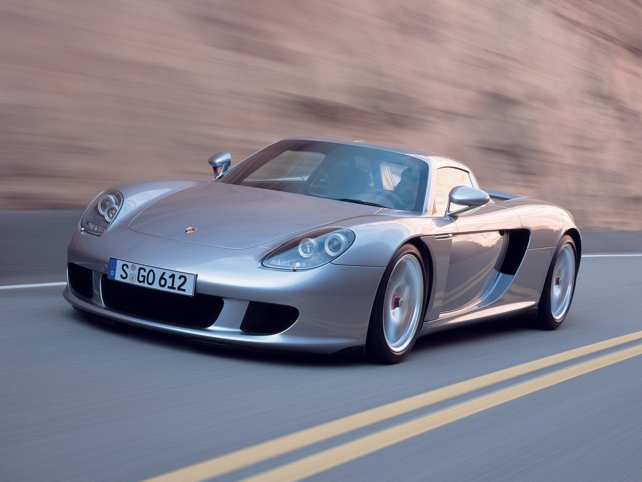 Сравнение Porsche 911 и Porsche Carrera GT по характеристикам, стоимости покупки и обслуживания. Что лучше - Порше 911 или Порше Каррера GT